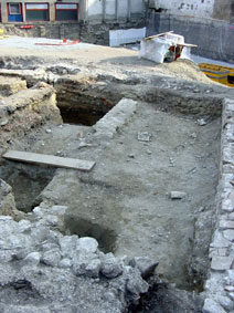 An archaeological dig on Place Perdtemps in 2003.