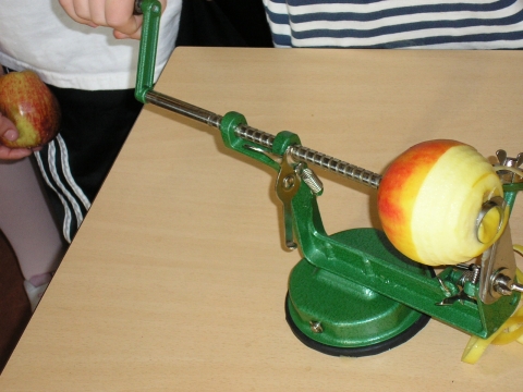 apple peeling machine